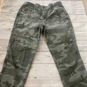 Gap Camouflage Girlfriend Chino size 4